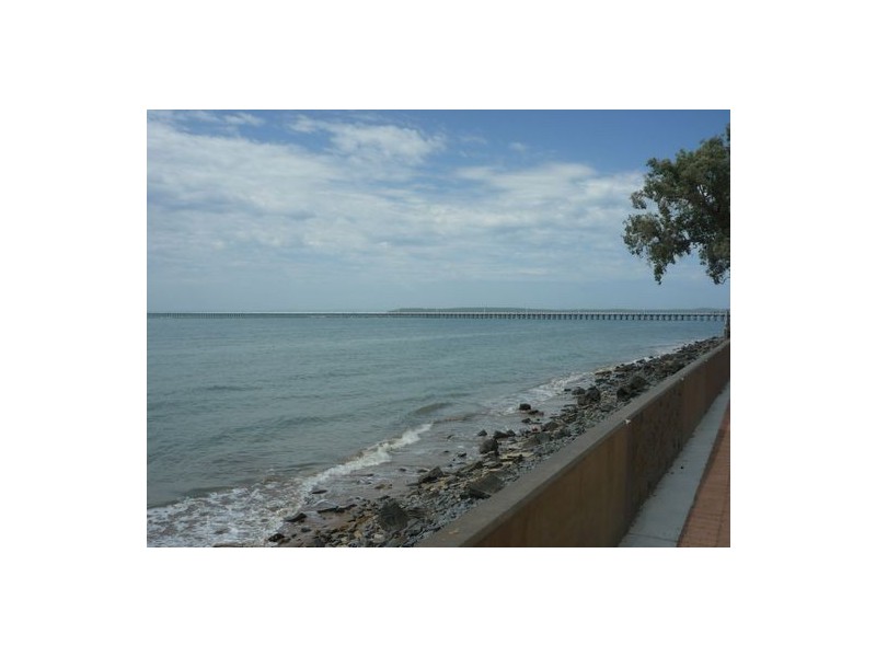 1/558 Charlton Esplanade, Urangan QLD 4655