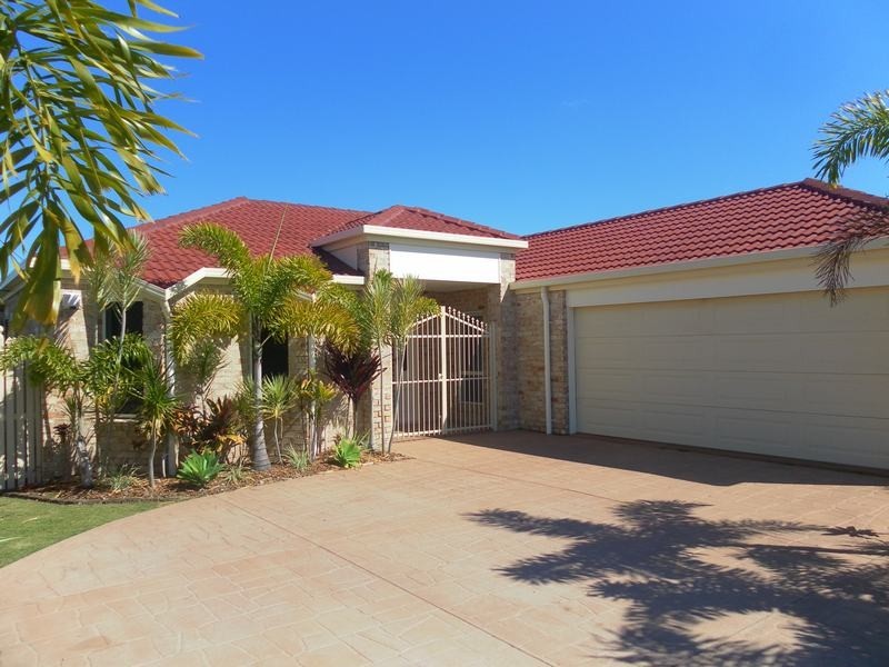 12 Bushlark Avenue, Eli Waters QLD 4655