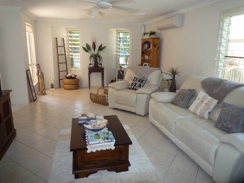 12 Bushlark Avenue, Eli Waters QLD 4655