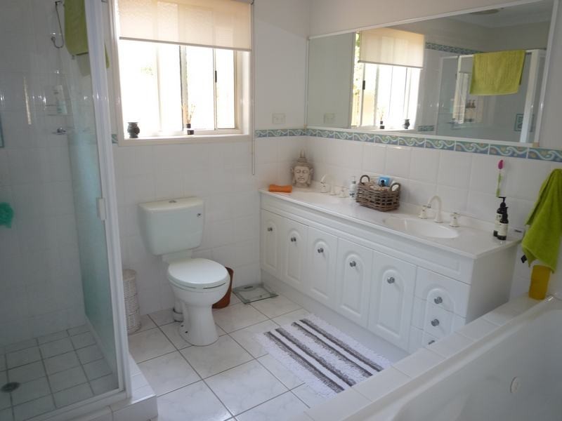 12 Bushlark Avenue, Eli Waters QLD 4655