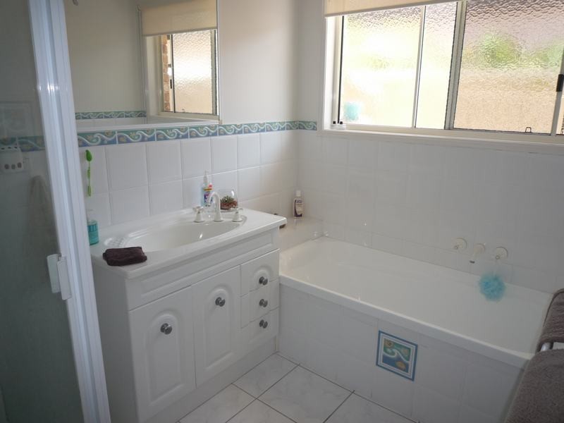 12 Bushlark Avenue, Eli Waters QLD 4655