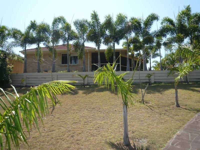 12 Bushlark Avenue, Eli Waters QLD 4655