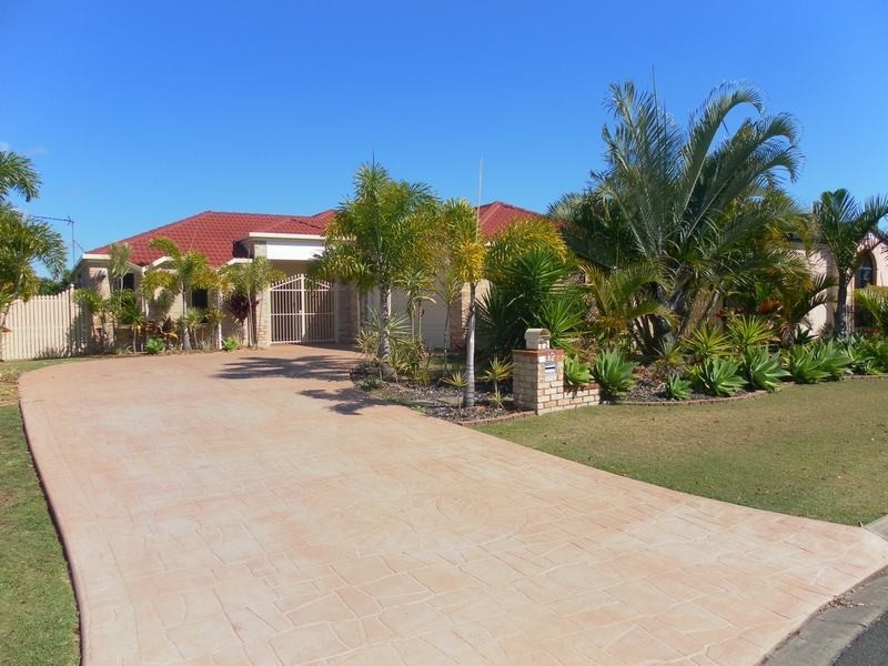 12 Bushlark Avenue, Eli Waters QLD 4655