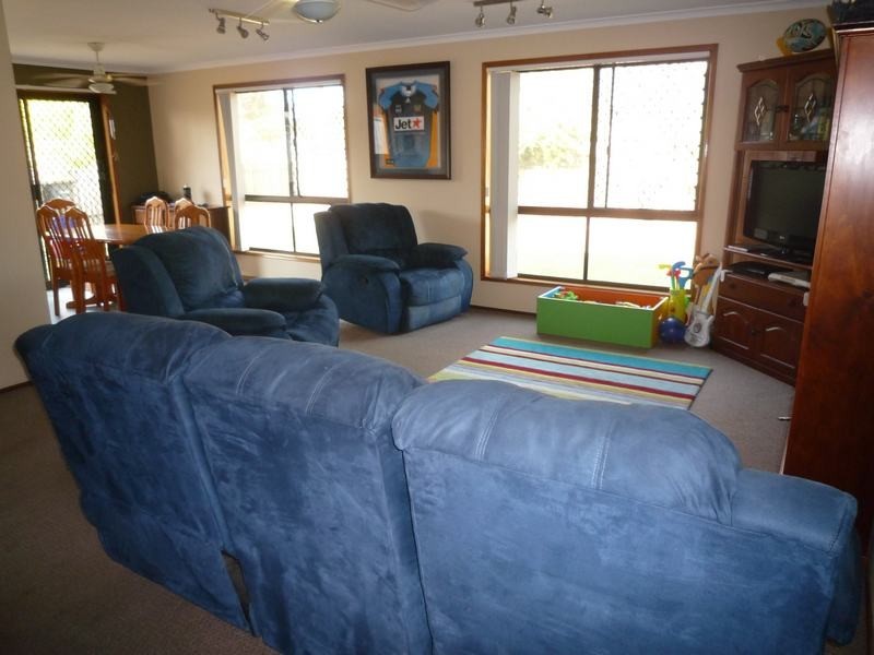 27 North Street, Point Vernon QLD 4655