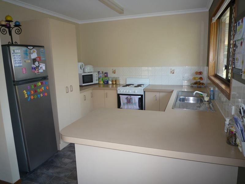 27 North Street, Point Vernon QLD 4655