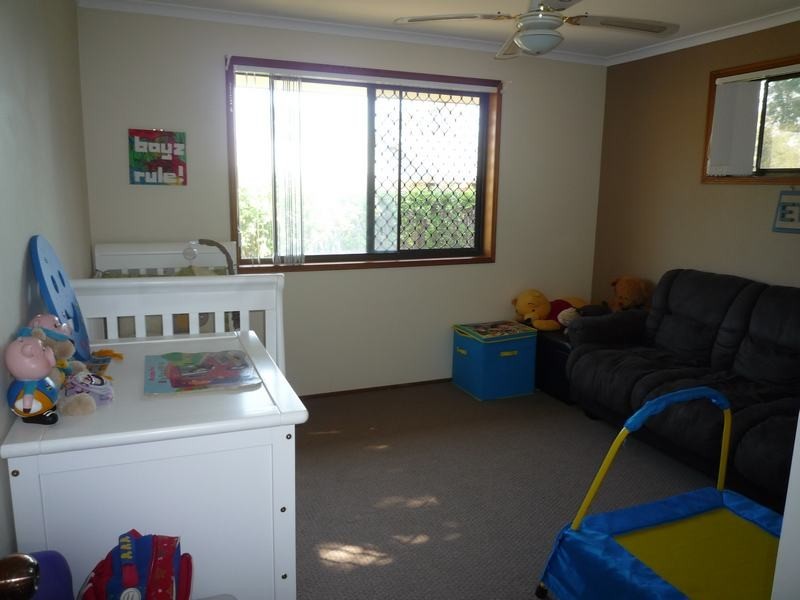 27 North Street, Point Vernon QLD 4655