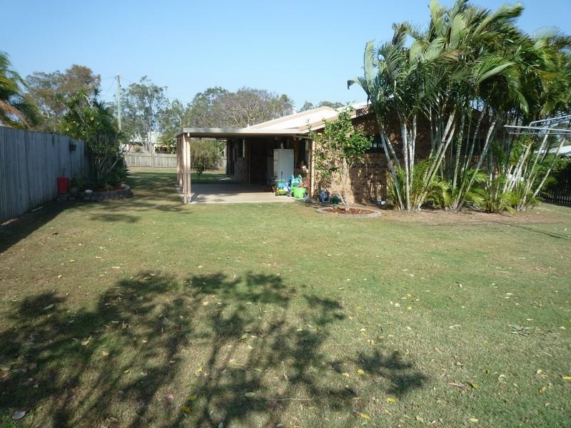 27 North Street, Point Vernon QLD 4655