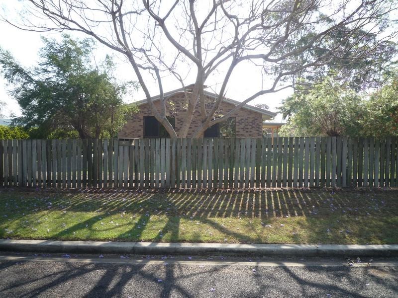 27 North Street, Point Vernon QLD 4655