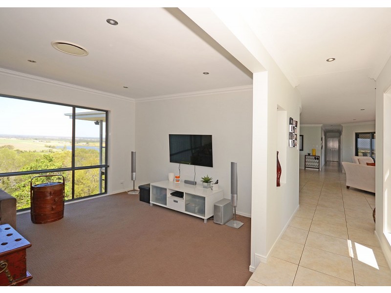 5 Fraser Outlook Court, Kawungan QLD 4655