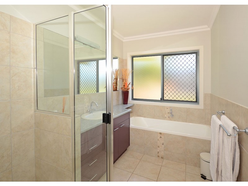 5 Fraser Outlook Court, Kawungan QLD 4655