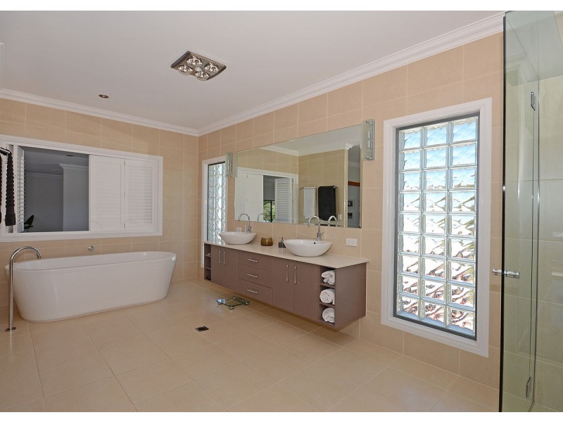 5 Fraser Outlook Court, Kawungan QLD 4655