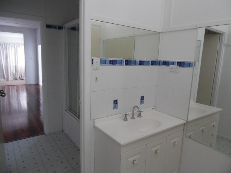 26 Ladbroke Crescent, Urangan QLD 4655