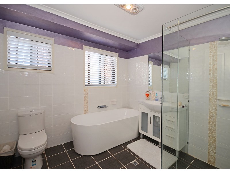 12 Granada court, Point Vernon QLD 4655