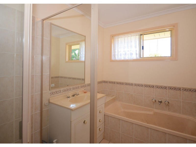 11 Hyperno Road, Point Vernon QLD 4655