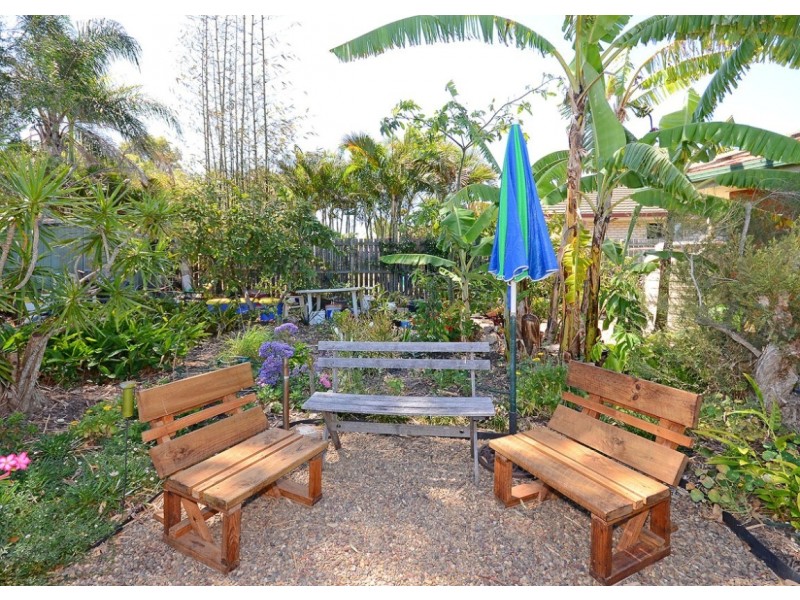 11 Hyperno Road, Point Vernon QLD 4655