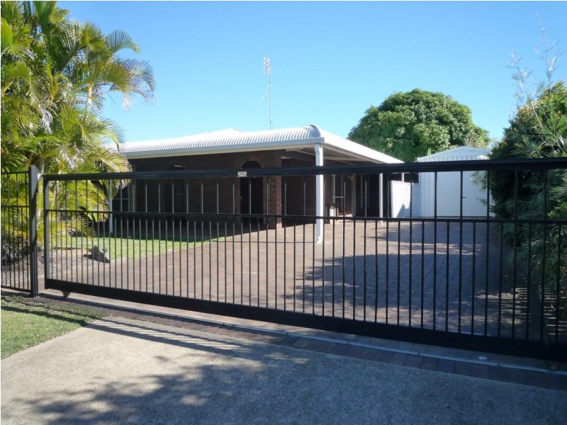 17 William Street, Urangan QLD 4655