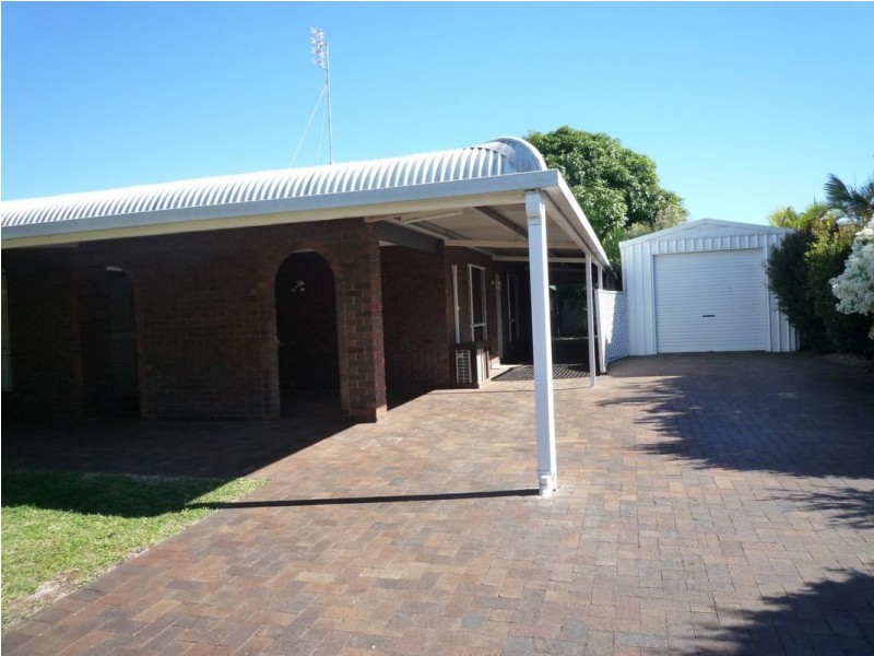 17 William Street, Urangan QLD 4655