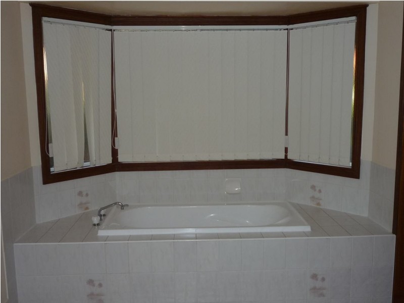 17 William Street, Urangan QLD 4655