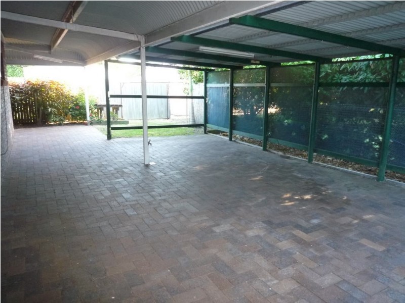 17 William Street, Urangan QLD 4655