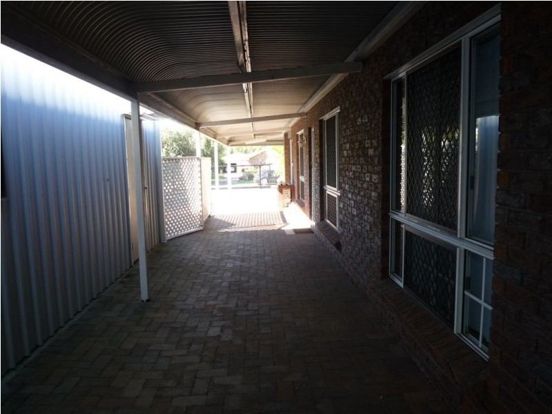 17 William Street, Urangan QLD 4655