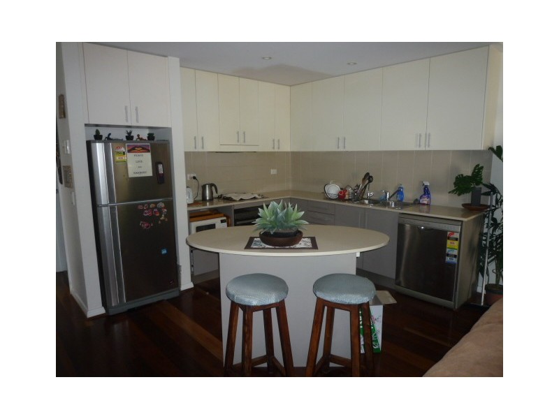 2/31 King Street, Urangan QLD 4655
