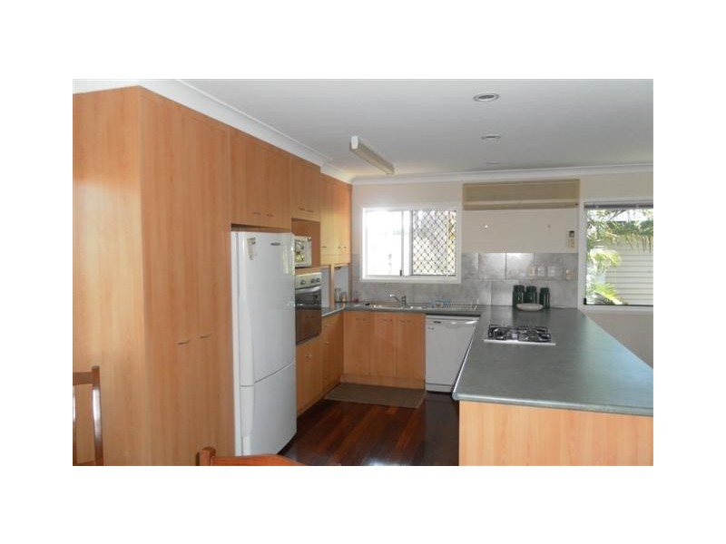 11 Long Street, Point Vernon QLD 4655