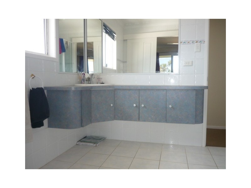 11 Long Street, Point Vernon QLD 4655