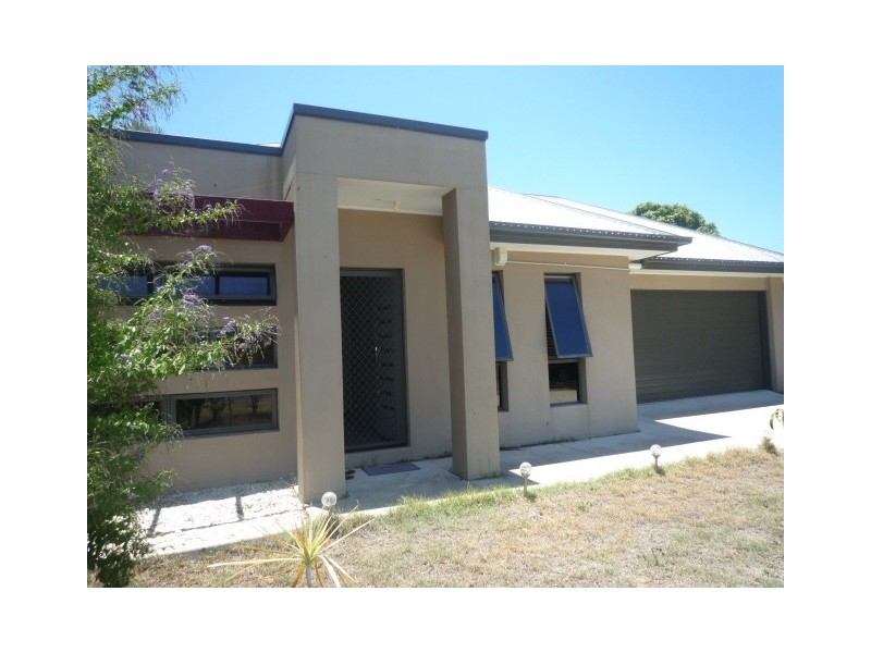 41 William Street, Urangan QLD 4655