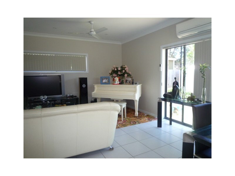 41 William Street, Urangan QLD 4655
