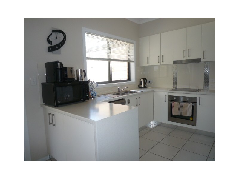 41 William Street, Urangan QLD 4655