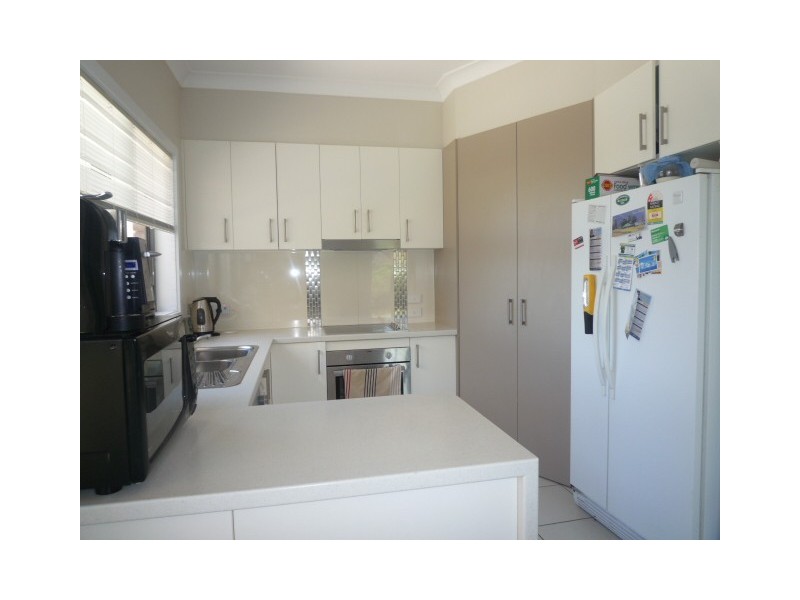 41 William Street, Urangan QLD 4655