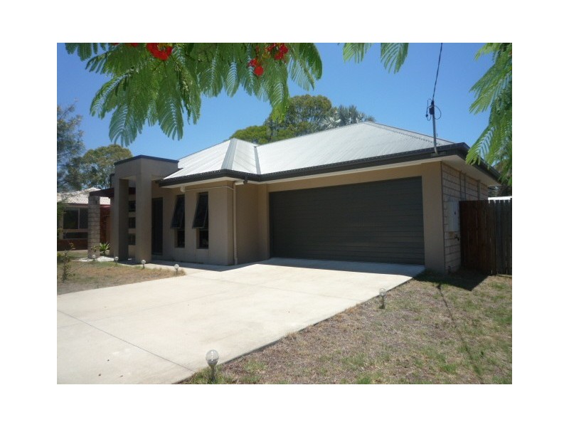 41 William Street, Urangan QLD 4655