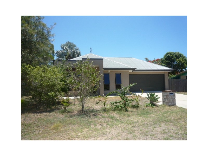 41 William Street, Urangan QLD 4655