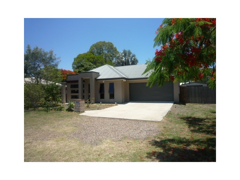 41 William Street, Urangan QLD 4655