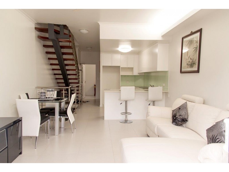 4/13 Hythe Street, Pialba QLD 4655