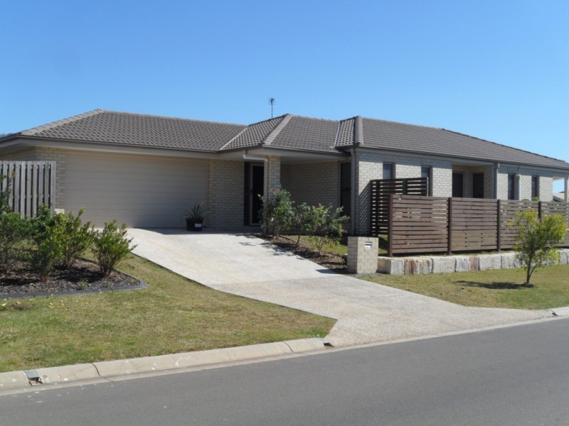 2 Santa Maria Ave, Urraween QLD 4655