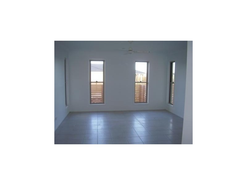 2 Santa Maria Ave, Urraween QLD 4655