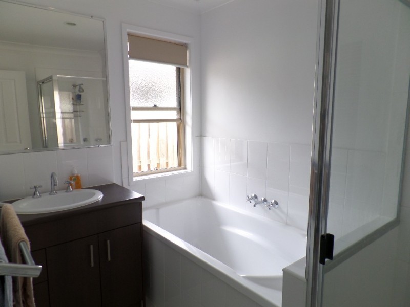 2 Santa Maria Ave, Urraween QLD 4655