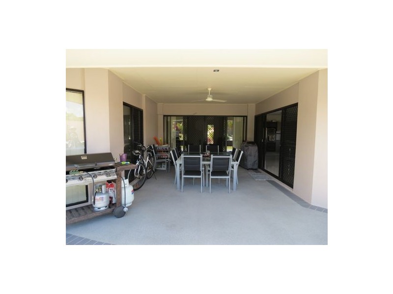 9 Harrison Circuit, Urangan QLD 4655