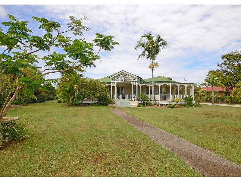 11 Moolyyir Street, Urangan QLD 4655