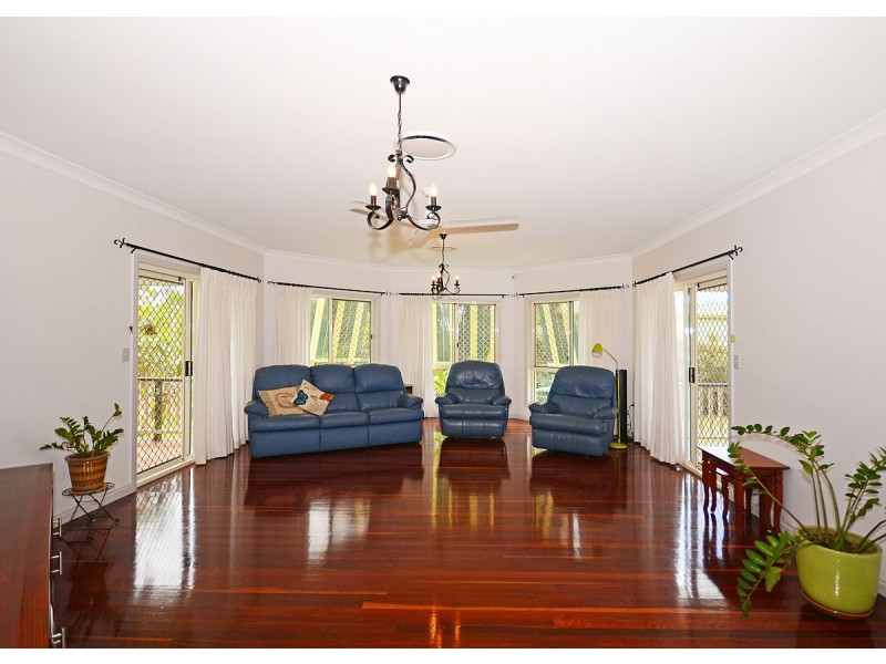 11 Moolyyir Street, Urangan QLD 4655