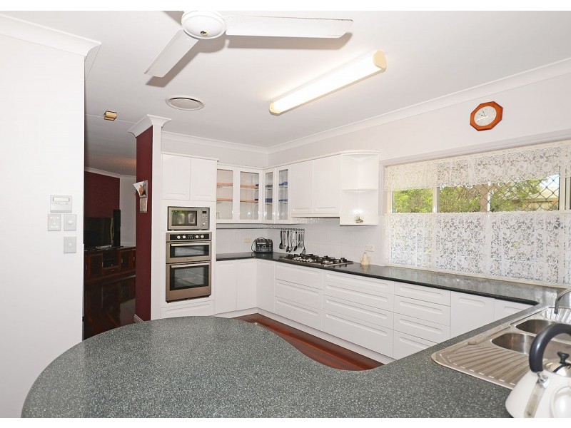 11 Moolyyir Street, Urangan QLD 4655