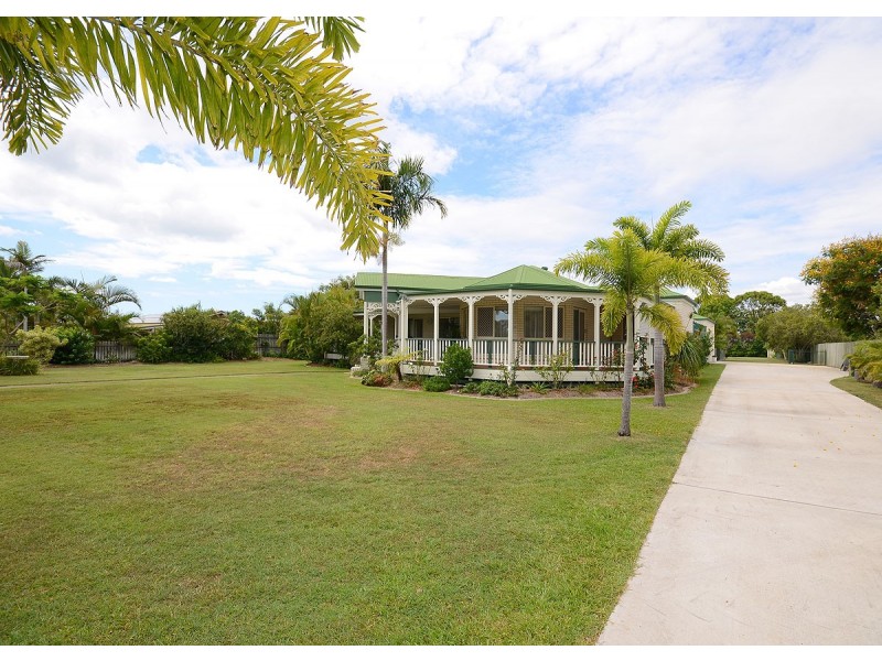 11 Moolyyir Street, Urangan QLD 4655