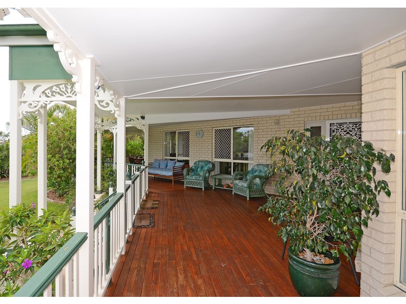 11 Moolyyir Street, Urangan QLD 4655