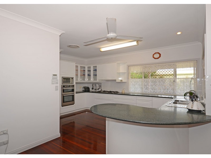 11 Moolyyir Street, Urangan QLD 4655