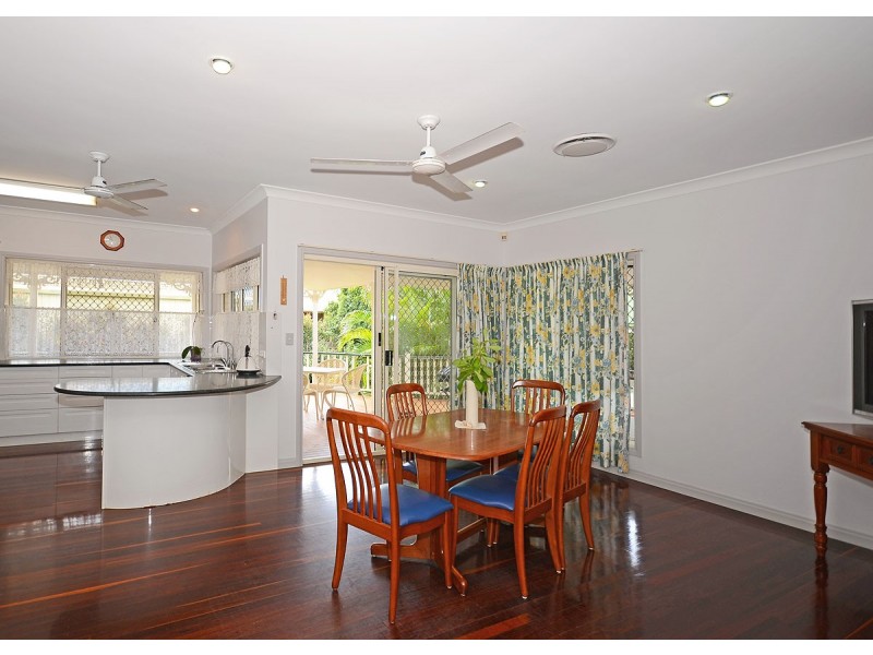 11 Moolyyir Street, Urangan QLD 4655