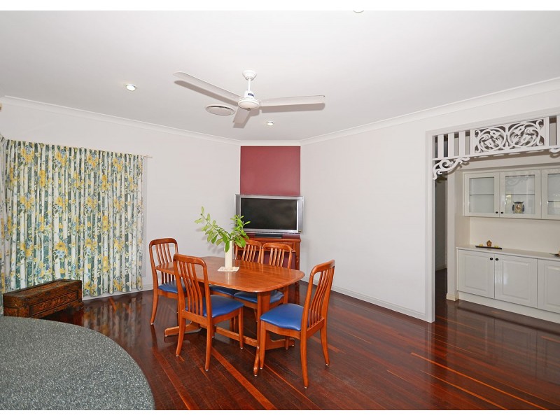 11 Moolyyir Street, Urangan QLD 4655