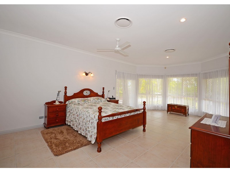 11 Moolyyir Street, Urangan QLD 4655