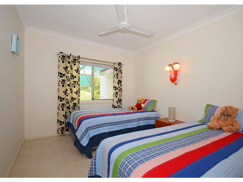 11 Moolyyir Street, Urangan QLD 4655