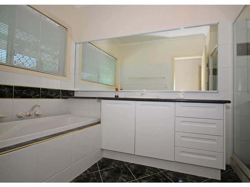 11 Moolyyir Street, Urangan QLD 4655